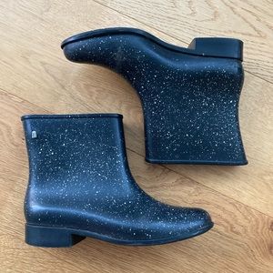 Melissa rain boots size 8. Black rubber speckled with white.